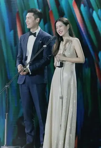 玄彬孙艺珍甜到戏外同穿黑衣黑裤逛超市20cm身高差超养眼