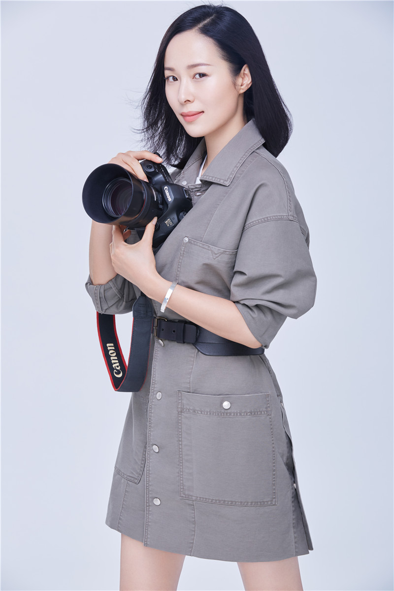 江一燕曝清新写真大片 尽显冬日优雅之美