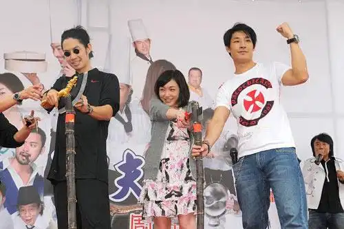 吴建豪新作《功夫厨神》上映前举办签唱会 预祝票房势如破竹