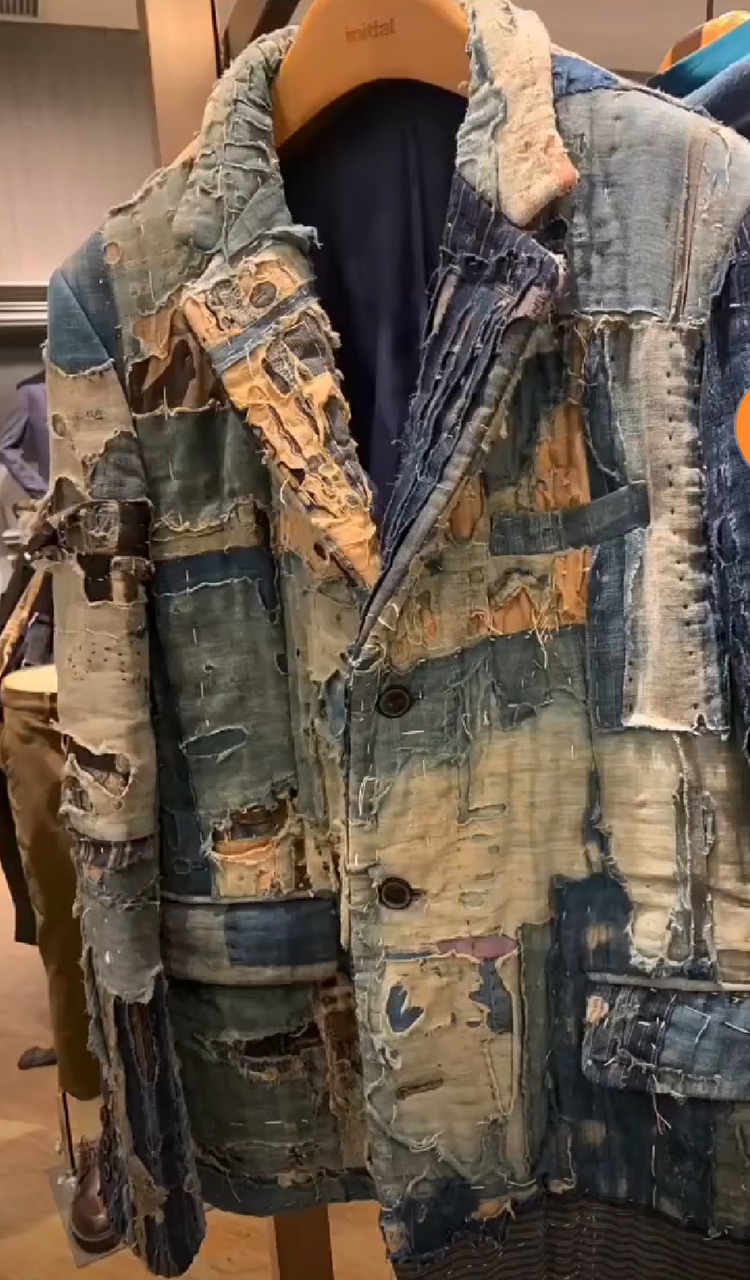 这破破烂烂的衣服,售价竟然要49000,这价钱肯定不是卖给我种穷人