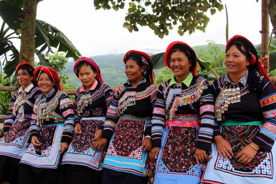 墨江哈尼族卡多人服饰怎一个美字了得