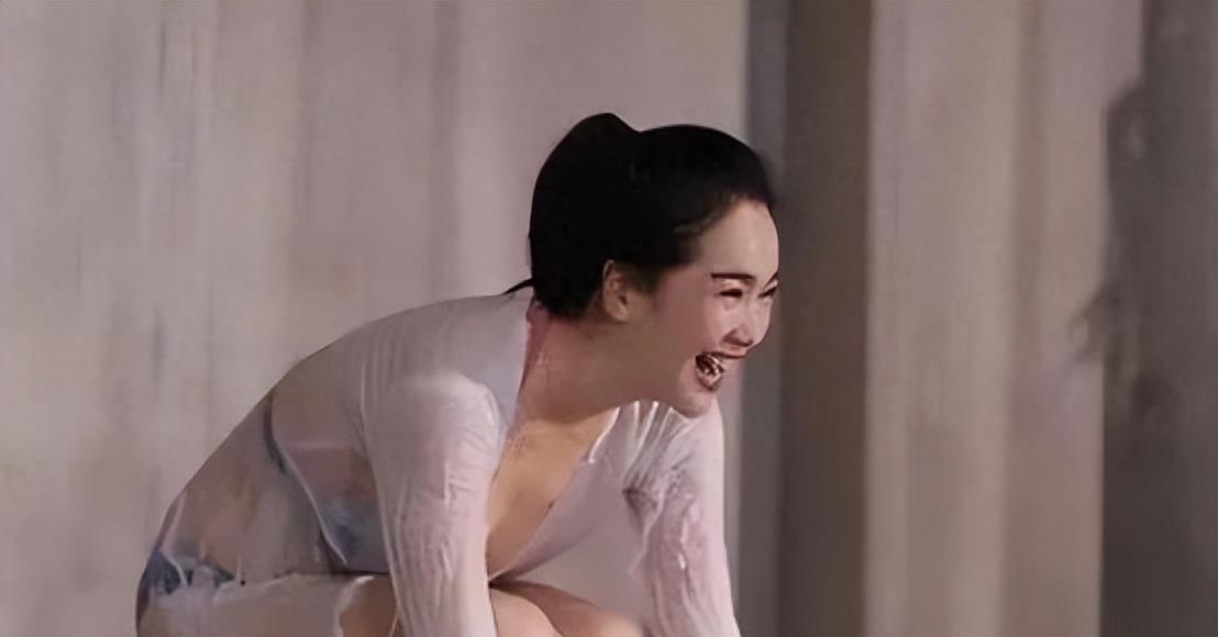 左小青穿泳装下水照迷晕众人,她的气质和魅力让人无法抵挡!