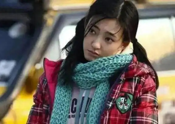 事实证明,"秘婚"的王丽坤,在"遭报应"的路上越走越远