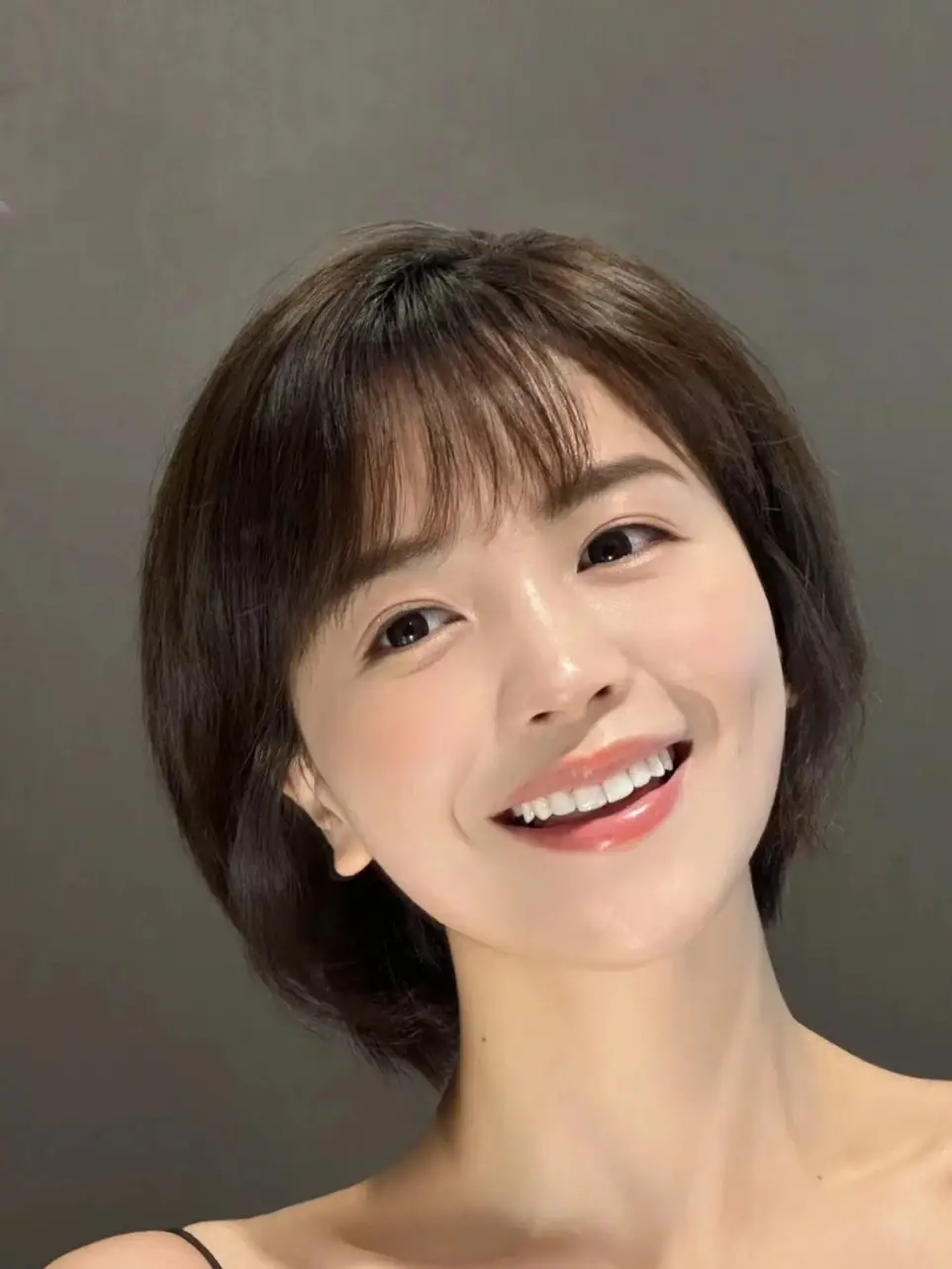 知性时尚真耐看——露耳波波头,短发新风尚_发型_女性_魅力