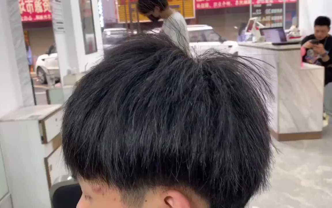 【男生发型】碎盖不烫一次烟花_都不知道自己有多帅