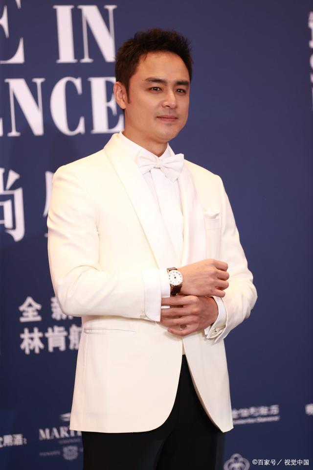 明道,本名毛阁成,出生于中国台湾,是一位演员,歌手和舞者.