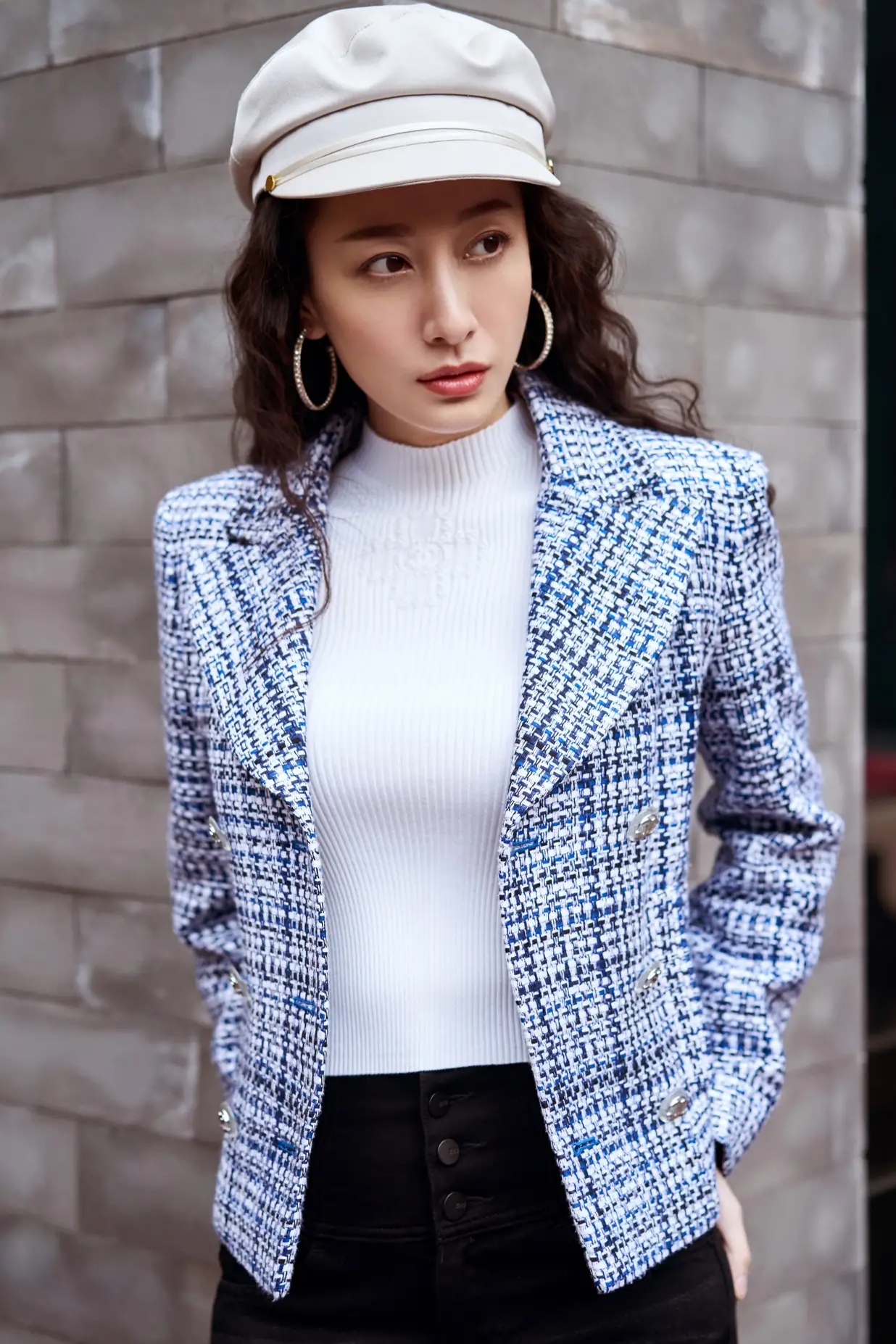 陕西美女董维嘉性感妩媚,尽显成熟女人魅力