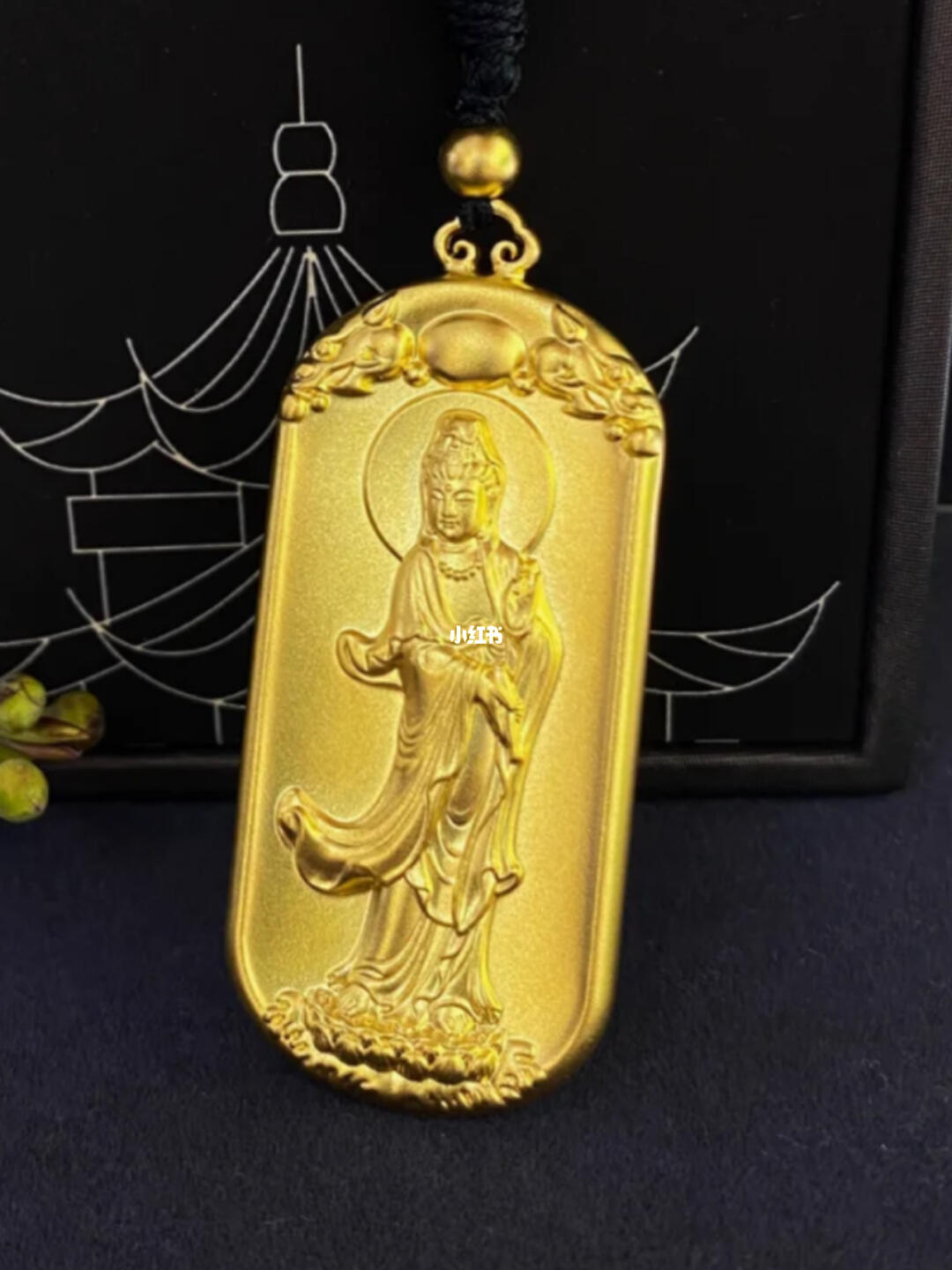 老凤祥藏宝金观音吊坠