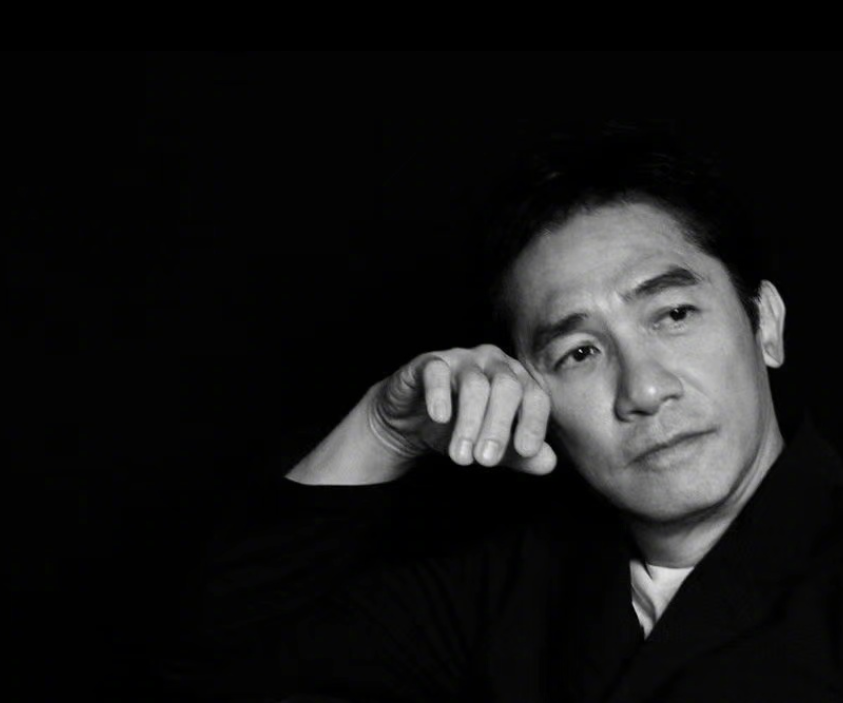 刘嘉玲晒梁朝伟照片,两人相识33年甜蜜如初,曾坦言不生子原因|梁朝伟