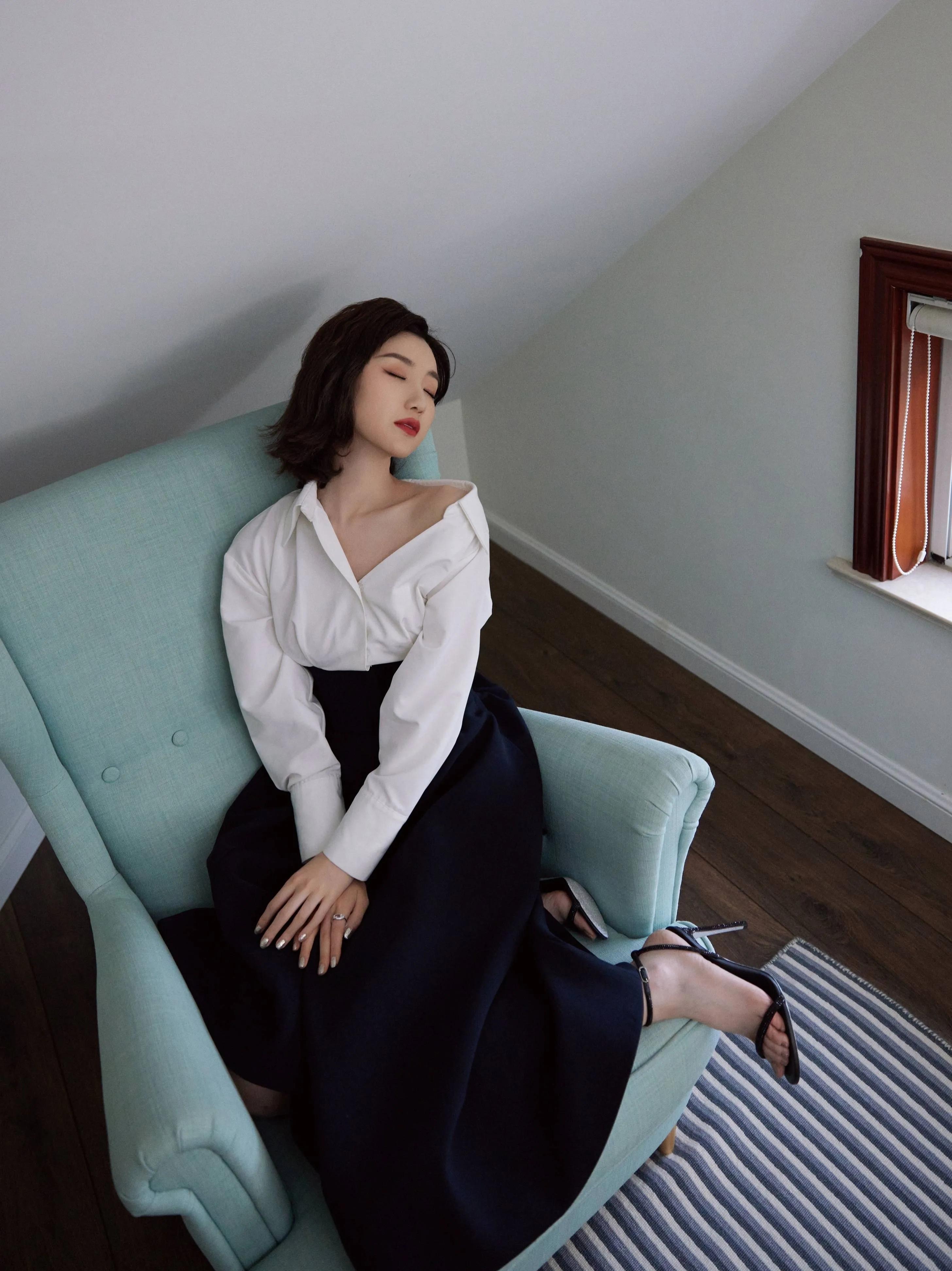 原创毛晓彤才是纯欲风的代表简约又时髦这才是穿搭灵魂所在