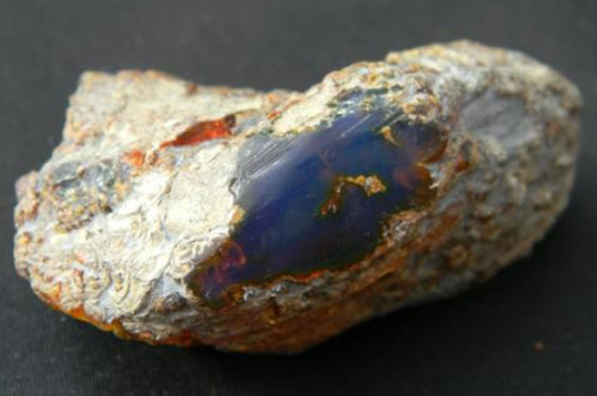 琥珀原石鉴别方法