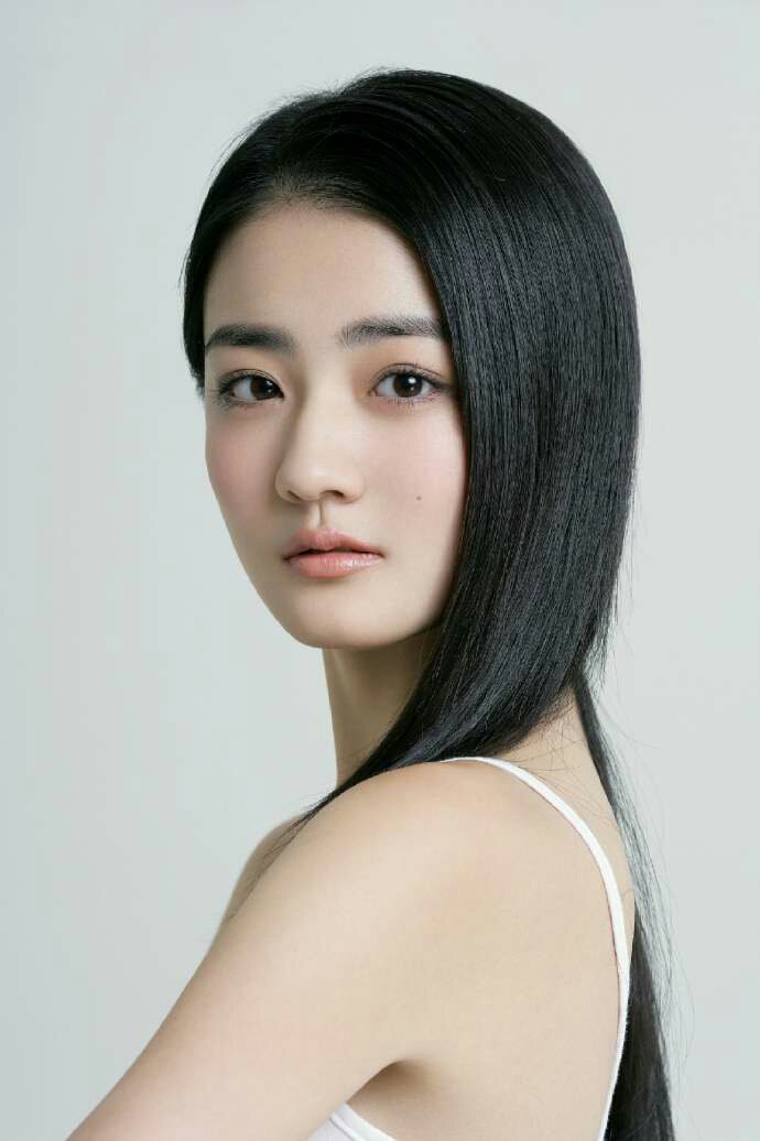 景甜左边这个美女叫什么名字_百度知道