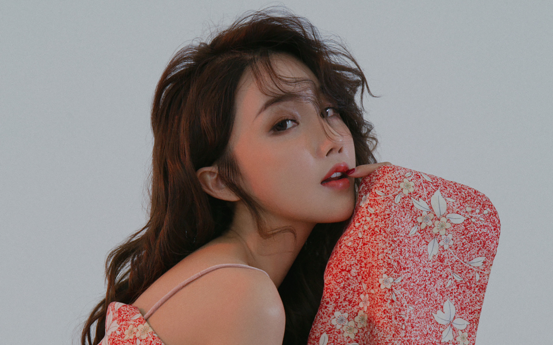 高冷美女御姐写真高清桌面壁纸