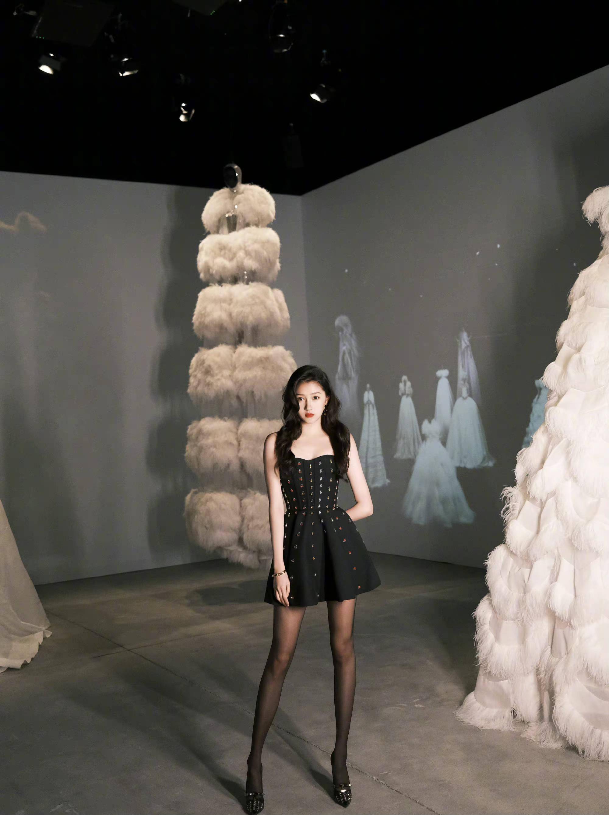 关晓彤终于穿对了长腿女神风格大转变逆袭以往土味风格