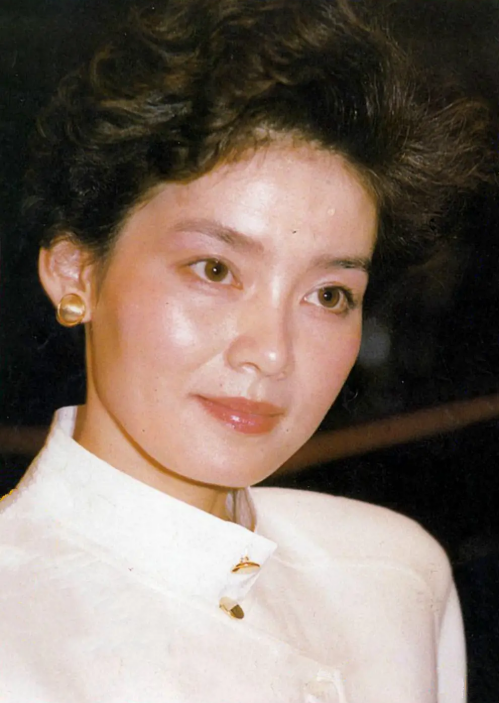 潘虹:一生无儿无女,恶婆婆专业户,年轻时惊艳了时光