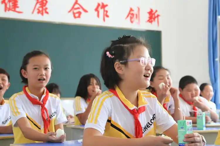 迁安市启动农村小学生营养餐计划