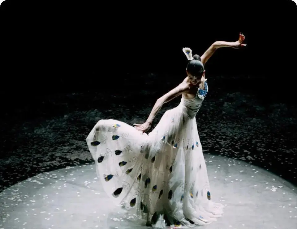 16张照片,带你深入了解孔雀女王杨丽萍,不为人知的老照片_舞蹈_中国