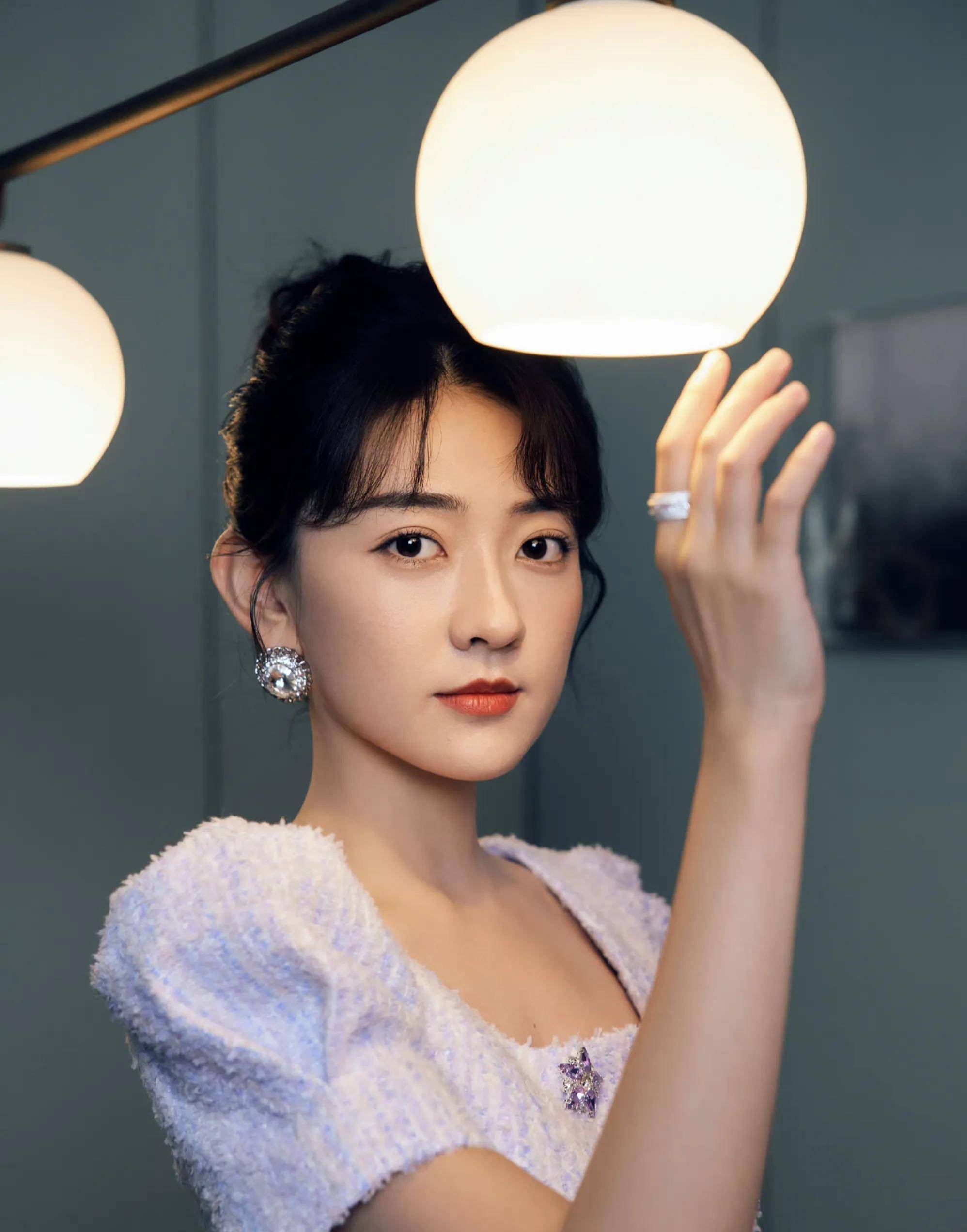 女明星梁洁写真合集:清新靓丽,俊美秀气_梁洁_写真_女明星