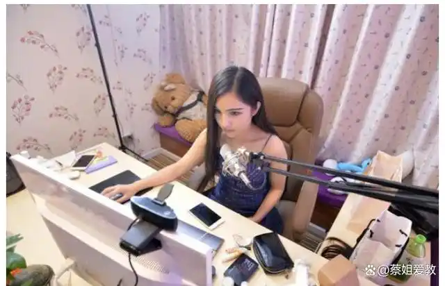 妈妈生病了,爸爸却用妈妈的救命钱打赏女主播,还要给我找后妈