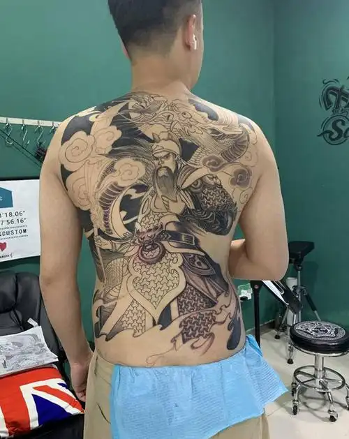 满背关公下次继续纹身图片_背部老传统纹身图案