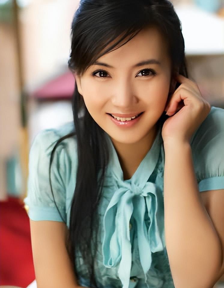 陈好:嫁给富豪刘海峰,育有三个孩子,至今未婚 陈好是一位备受喜爱的