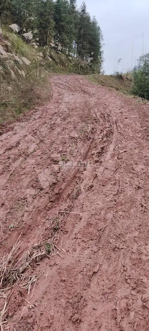 03最后一公里的泥巴路