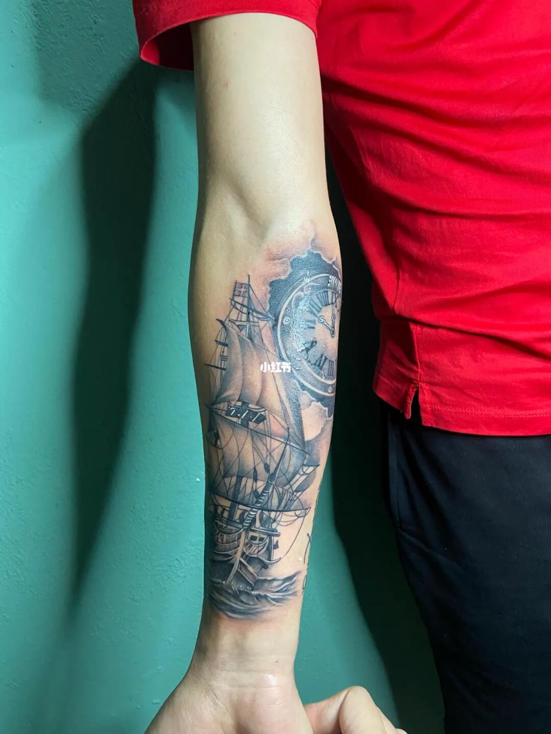 小臂欧美写实帆船纹身