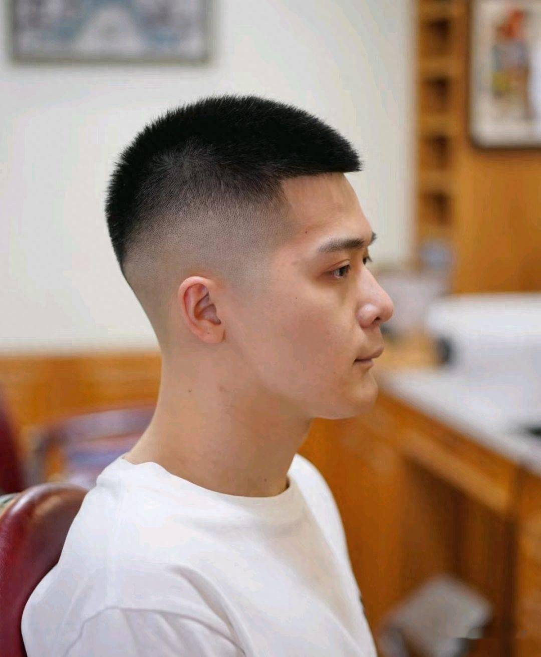 超短寸头,前刺头,狼尾头和微分碎盖头,你认为哪一种最帅气_发型_时尚