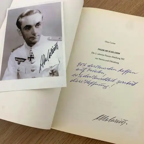 今天再分享一本二战头号坦克王牌奥托·卡尔尤斯的签名回忆录