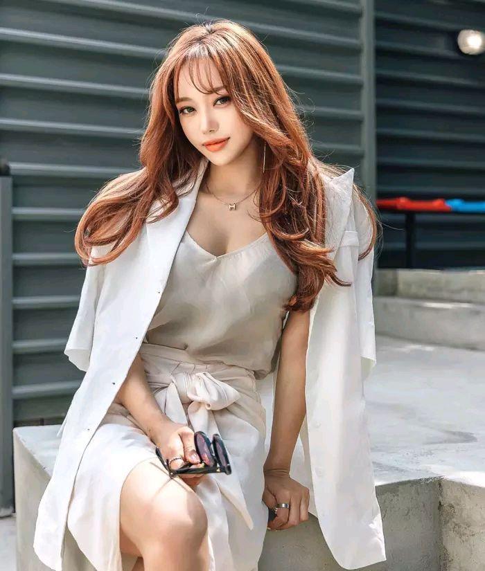 简约时尚优雅知性的穿搭推荐穿出女人柔美气质