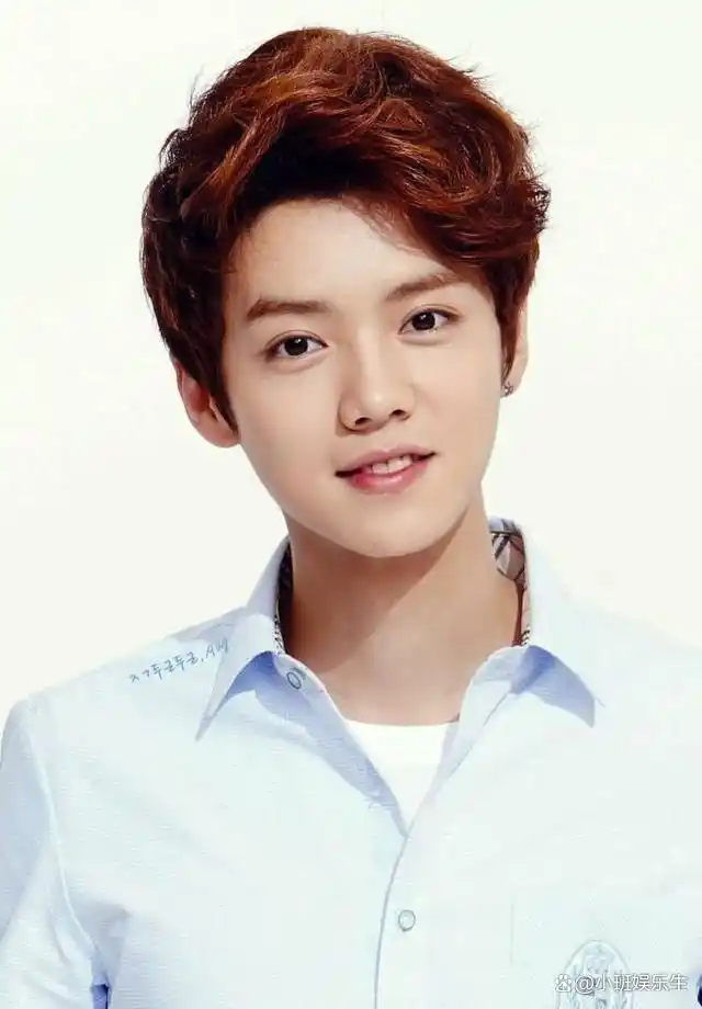 鹿晗34岁带货脸肿,引发网友热议,被讽像65岁刘雪华