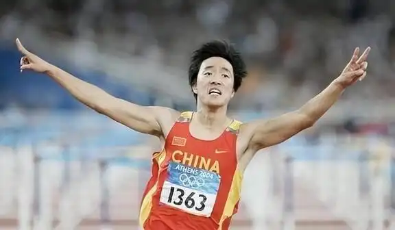 40岁刘翔身价10亿,退役7年"吃喝玩乐"躺平,结婚至今无儿无女