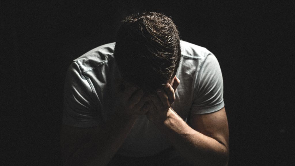 原图分辨率3840x2160绝望伤心难过一个人再多的言语也诉说不出心里的