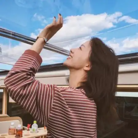 侧脸头像女长发披肩高颜值的美女