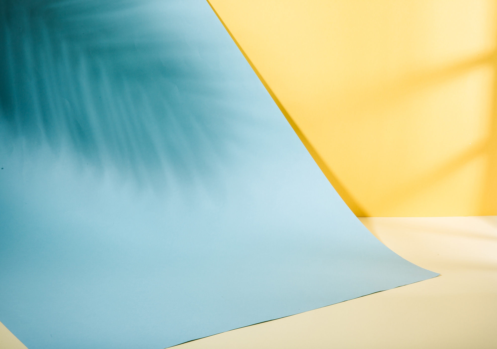 一组撞色比较亮的背景 黄红蓝 也有比较清爽的春夏背景