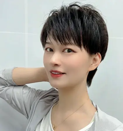 菱形脸颧骨微微突出太阳穴凹陷等女人超过30岁一定要尝试一下超短发