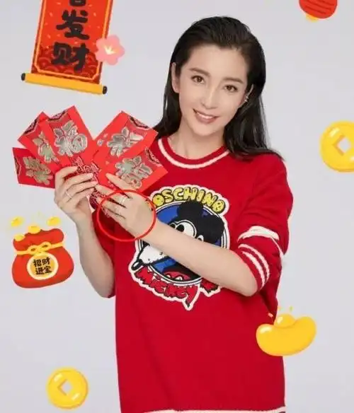 47岁李冰冰对自己越来越"狠",冻卵整容,和小16岁男友太相配