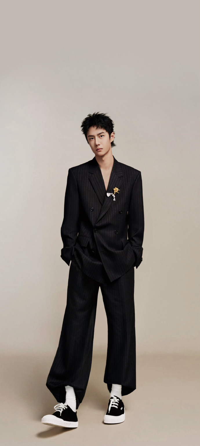 王一博竖纹西装##王一博 罗意威##王一博 巴黎时装周##loewe全球品牌