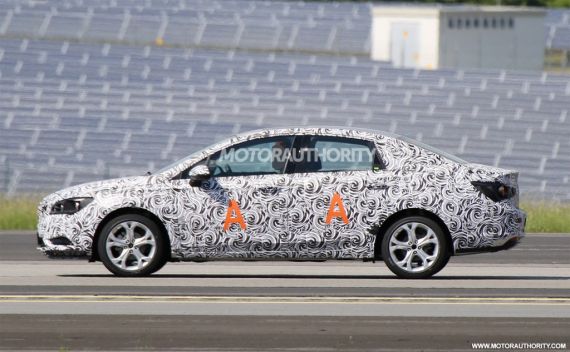 新一代别克英朗gt谍照曝光预计明年上市