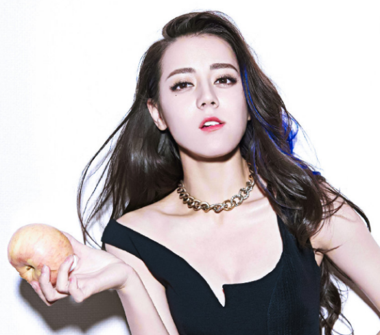 q1:称得上当红小花的4位女星,热巴上榜,还有谁?