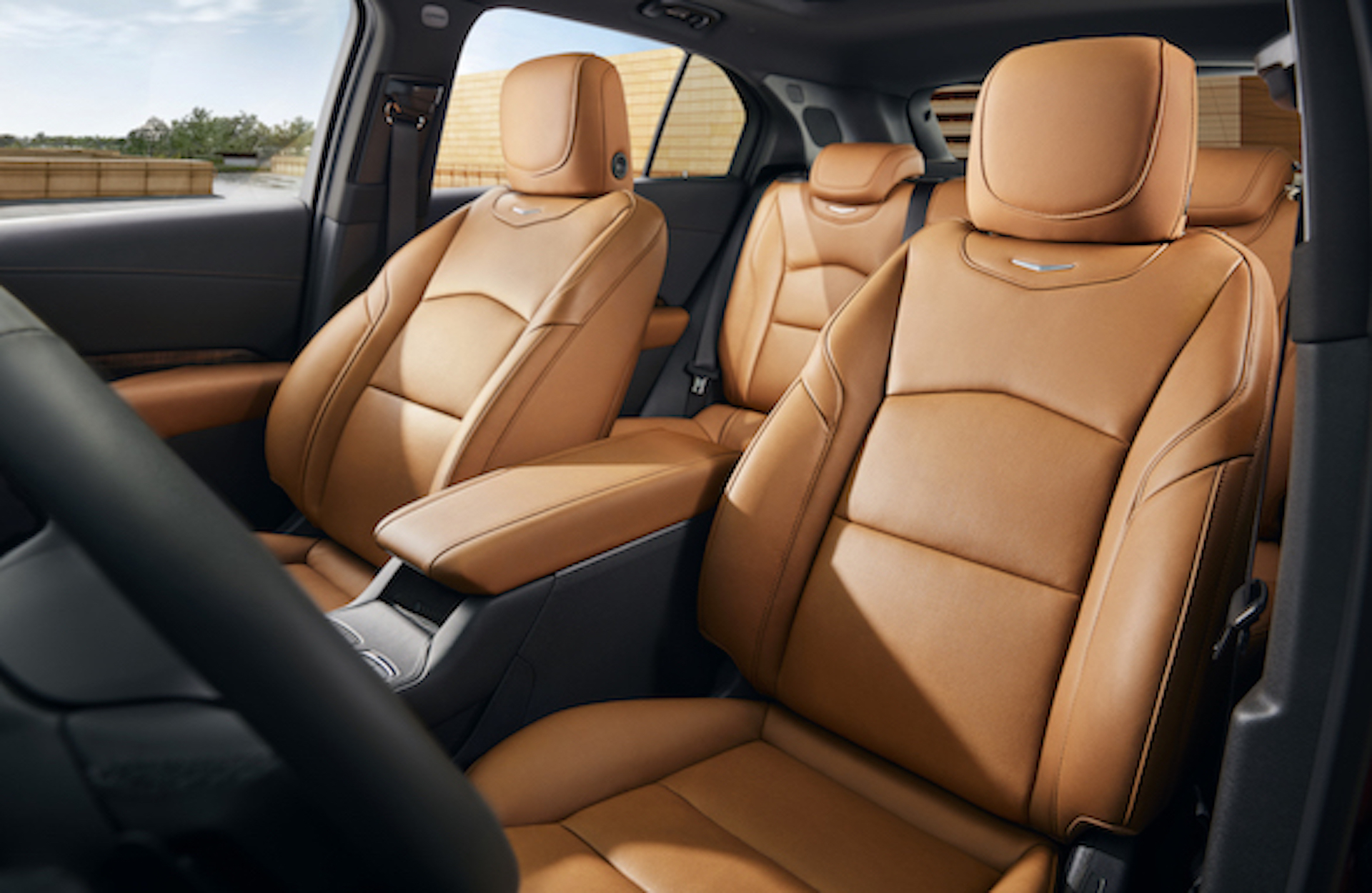 新贵驾到 全系升级轻混动新款凯迪拉克xt4上市 售价26.