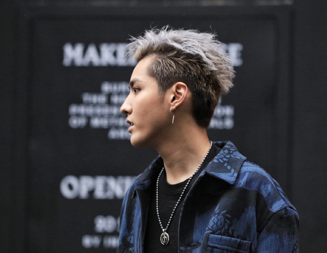 吴亦凡鹿晗自拍,"牛鹿"同款金发回归韩式造型,粉丝们都看哭