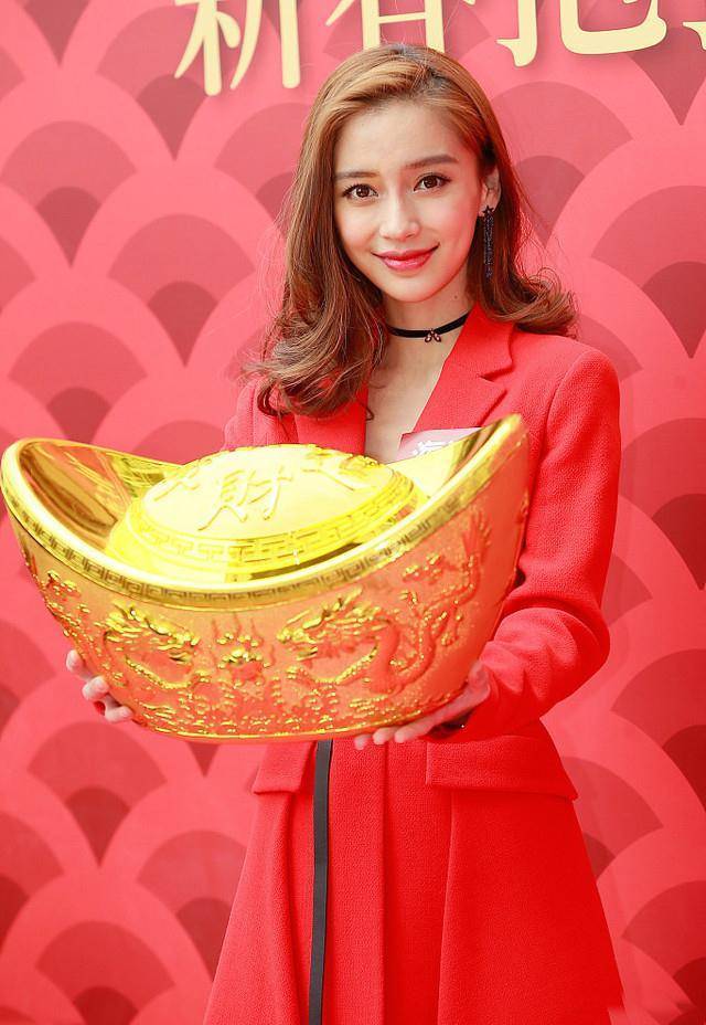 angelababy出席新春活动变"女财神",大红装喜庆满满美出新高度_春晚