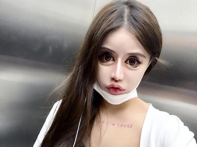 18岁网红花费几百万整容,期间身份证换了四次,网友评论太吓人
