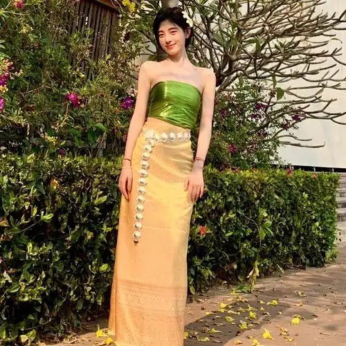 傣族抹裹胸告庄星光夜市系带半身长裙 银色裙子 绿色围胸 金色腰链
