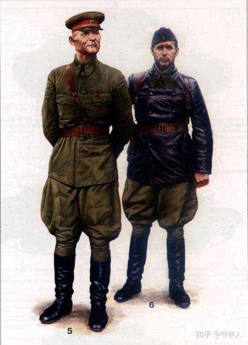苏联红军二战时配发过黑色皮大衣制服