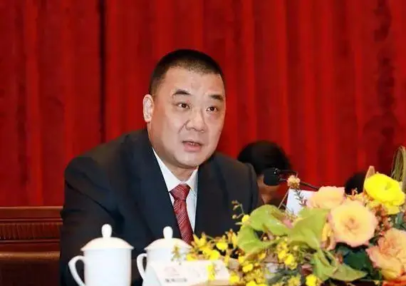 从穷小子到坐拥410亿,儿子开3千万的豪车,如今他被判入狱12年_马兴田