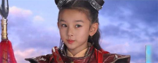 宋祖儿在《宝莲灯前传》饰演小哪吒,那时候宋祖儿还很小,很可爱,不过