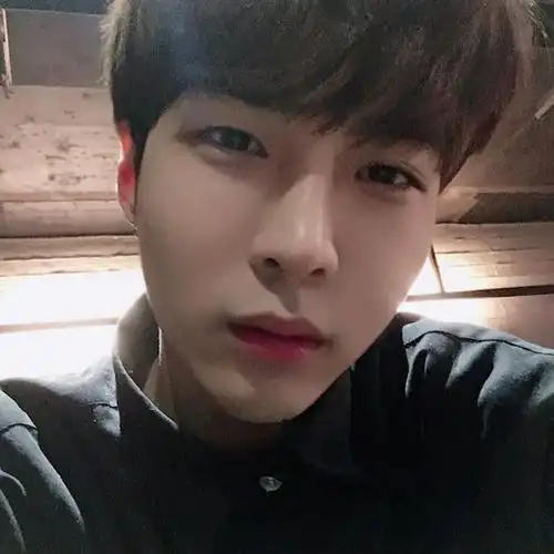 韩国小鲜肉真实帅哥照片帅哥头像无水印4