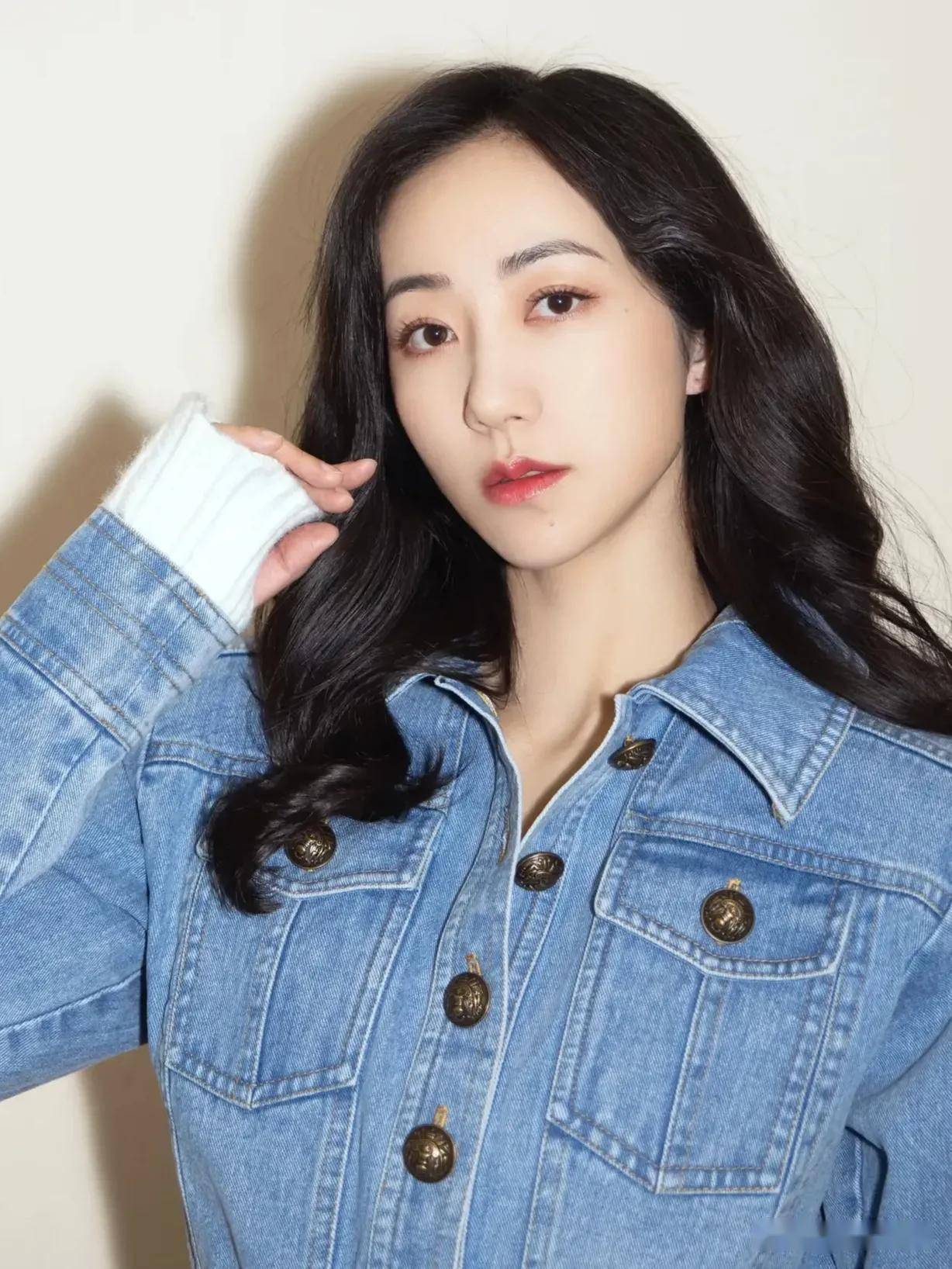 韩雪:薄薄的嘴唇在笑,长长的眼睛在笑